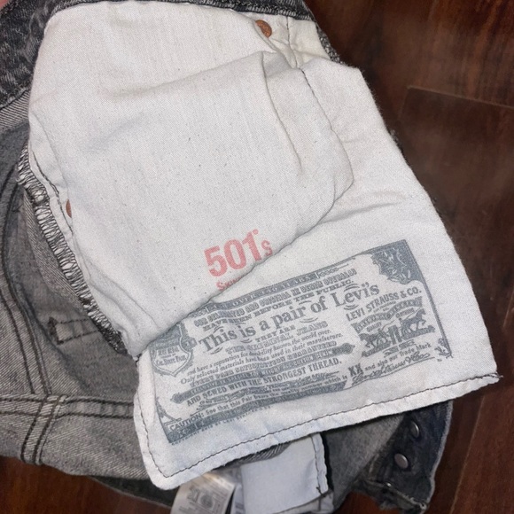 Vintage high waisted black washed Levi’s Jean - Picture 4 of 6